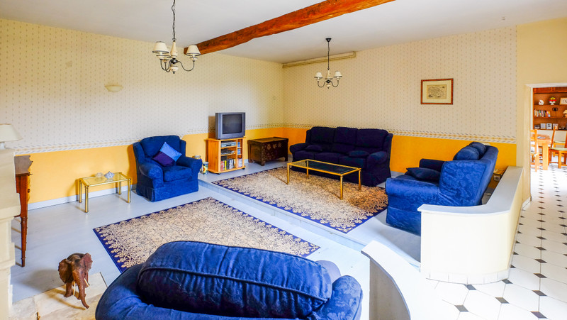 French property for sale in Saint-Pierre-de-Juillers, Charente-Maritime - €299,600 - photo 1