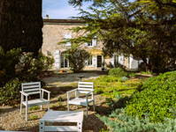 Maison à vendre à Saint-Saturnin-lès-Avignon, Vaucluse - 925.000 € - photo 1