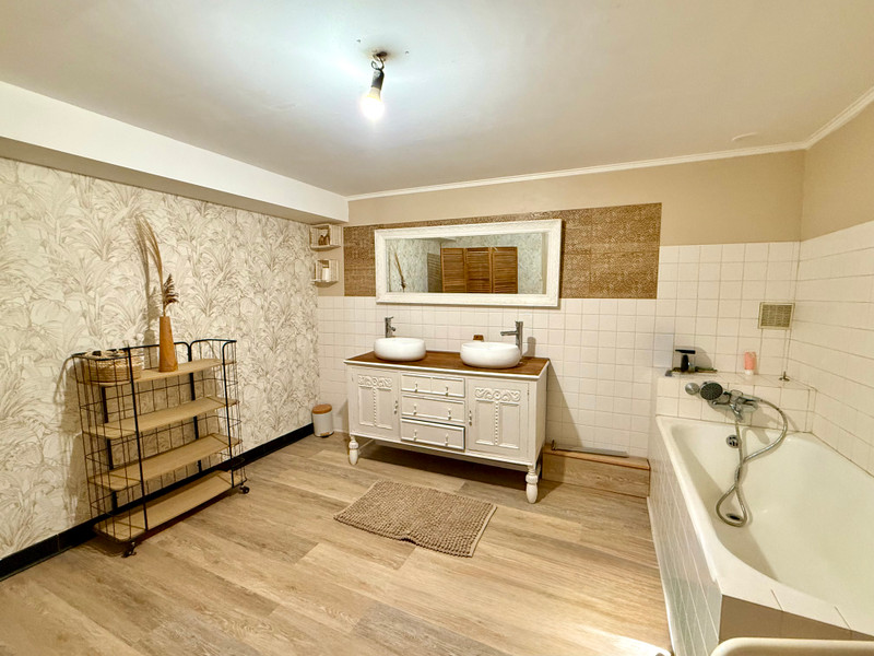 French property for sale in Monts-sur-Guesnes, Vienne - €200,000 - photo 6