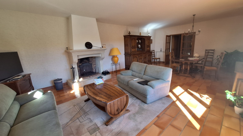 French property for sale in Rustrel, Vaucluse - €301,768 - photo 1