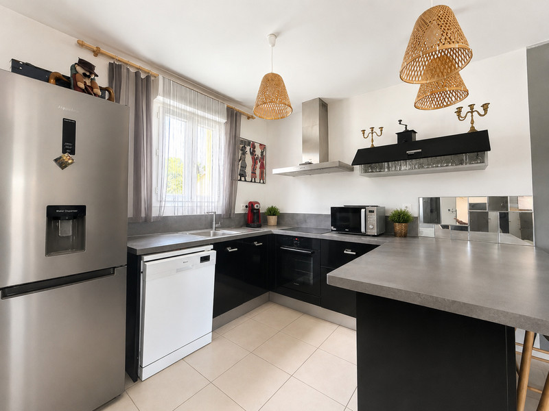 French property for sale in Saint-Sulpice-de-Faleyrens, Gironde - €325,000 - photo 2