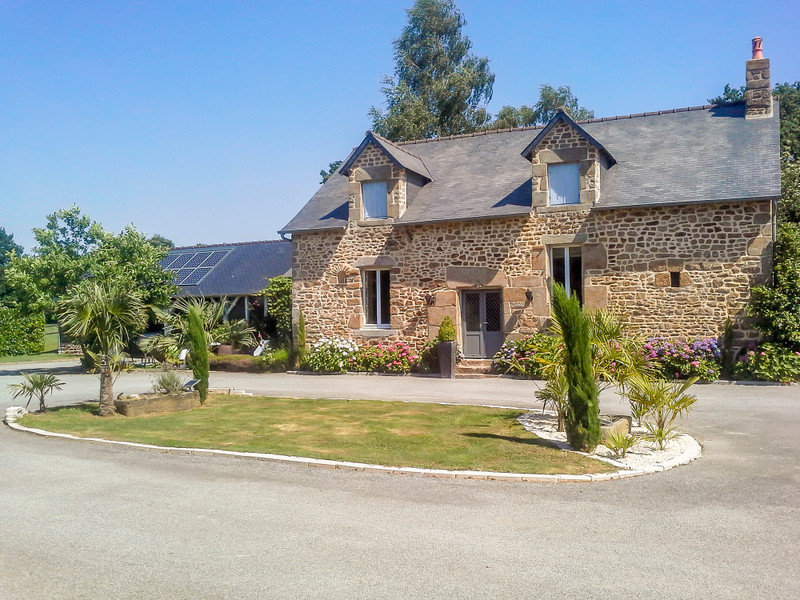 French property for sale in Ernée, Mayenne - €357,000 - photo 1
