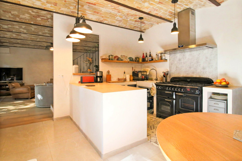 French property for sale in Apt, Vaucluse - €345,000 - photo 6