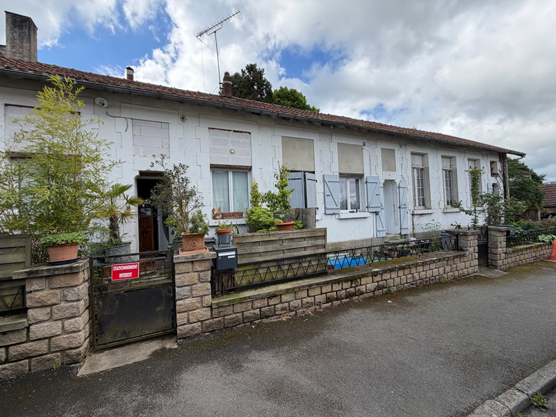 French property for sale in Saint-Yrieix-la-Perche, Haute-Vienne - €162,000 - photo 1