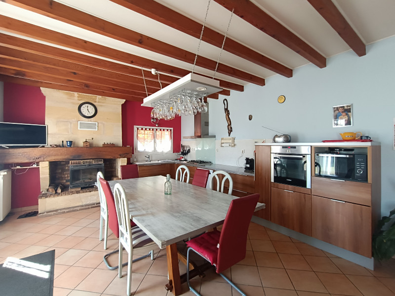 French property for sale in Le Fieu, Gironde - €480,000 - photo 2