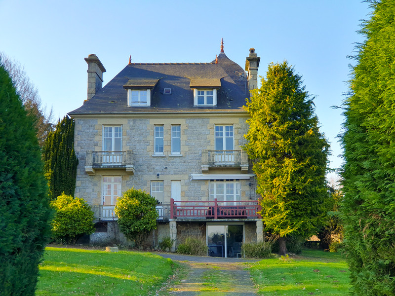 A Saint-Brieuc, demeure bourgeoise avec jardin et garage