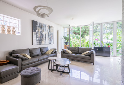 Beautiful family home built in 1900 set in a lovely enclosed garden of over 4305 sq ft. Triple reception room.