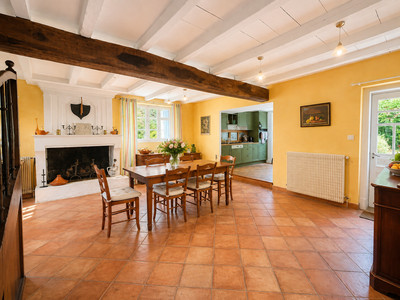 French property for sale in Écoyeux, Charente-Maritime - €489,720 - photo 1
