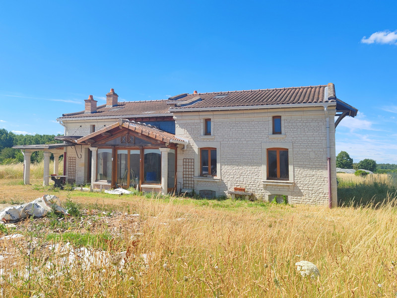 French property for sale in Berthegon, Vienne - €147,500 - photo 2