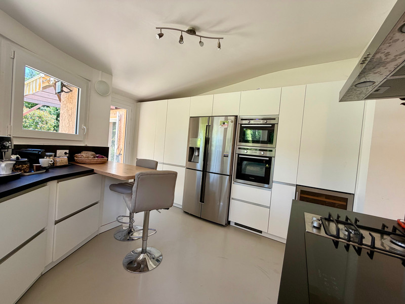 French property for sale in Mougins, Alpes-Maritimes - €880,000 - photo 4