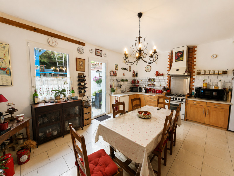 French property for sale in Aubeterre-sur-Dronne, Charente - €224,000 - photo 2