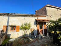 Maison à vendre à Saint-Amant-de-Boixe, Charente - 183.600 € - photo 2