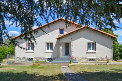 Maison à vendre à Verteuil-sur-Charente, Charente, Poitou-Charentes, avec Leggett Immobilier