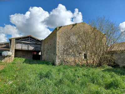 Grange à vendre à Soudan, Deux-Sèvres, Poitou-Charentes, avec Leggett Immobilier