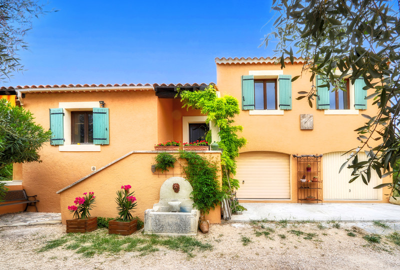 French property for sale in Apt, Vaucluse - €395,000 - photo 2