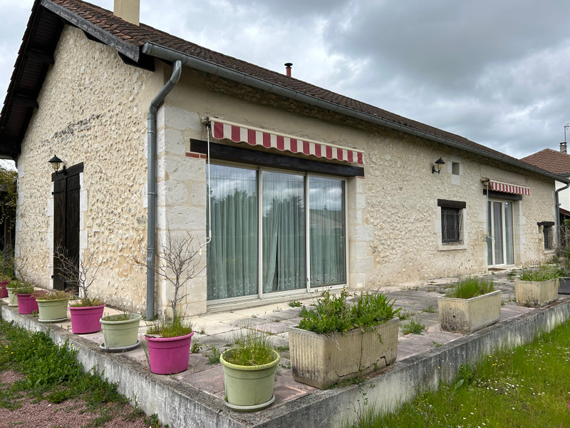 French property for sale in Saint-Astier, Dordogne - €209,900 - photo 2