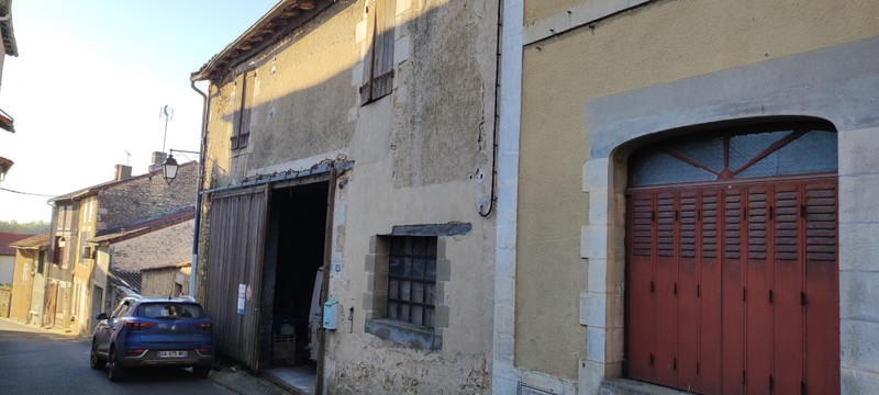 Propriété à vendre à Ruffec, Charente - 36 600 €