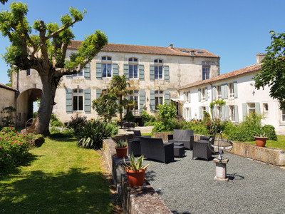Maison à vendre à Asnières-la-Giraud, Charente-Maritime, Poitou-Charentes, avec Leggett Immobilier
