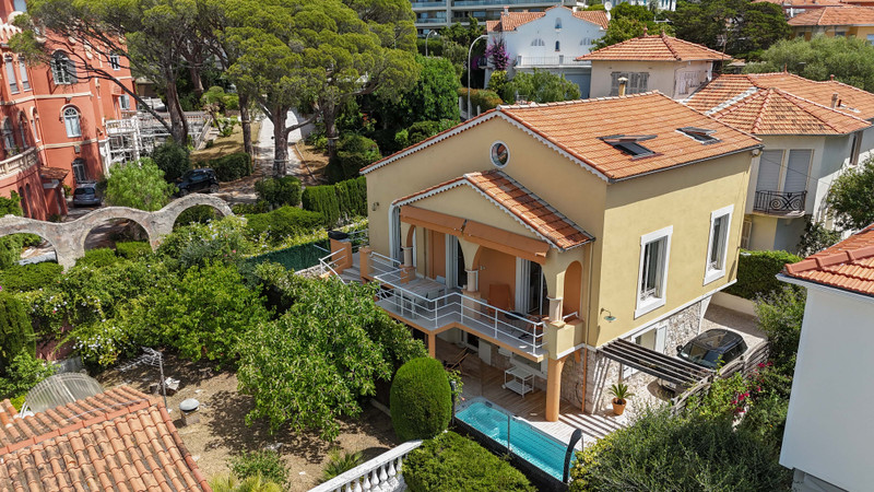 French property for sale in Nice, Alpes-Maritimes - €2,200,000 - photo 2