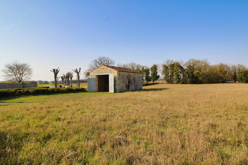French property for sale in Chives, Charente-Maritime - &#8364;29,000 - photo 2