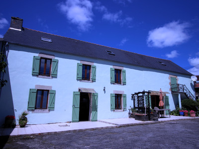 French property for sale in Saint-Coulitz, Finistère - €911,600 - photo 3