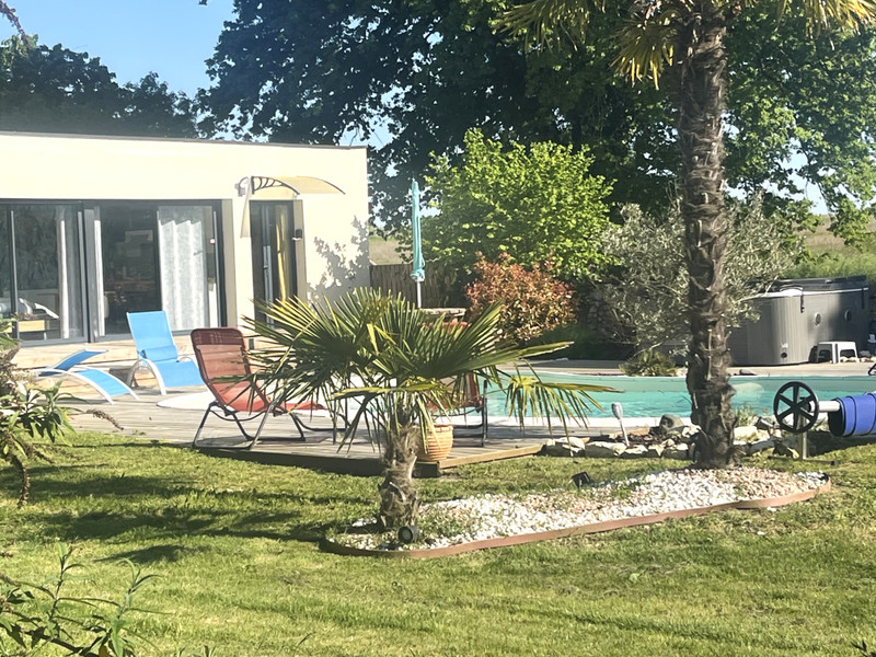 French property for sale in Cierzac, Charente-Maritime - €837,400 - photo 2
