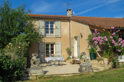 Maison à vendre à Saint-Sulpice-de-Ruffec, Charente, Poitou-Charentes, avec Leggett Immobilier