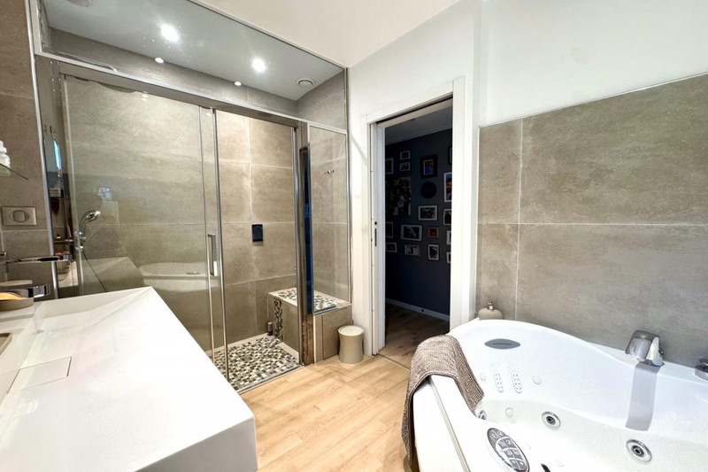 French property for sale in Nice, Alpes-Maritimes - €750,000 - photo 8