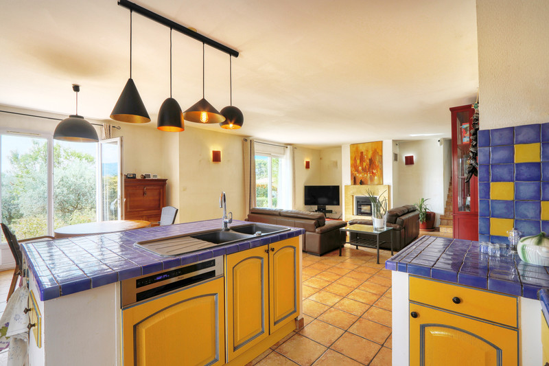 French property for sale in Saint-Saturnin-lès-Apt, Vaucluse - €766,000 - photo 2