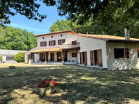 Maison à vendre à Montmoreau, Charente - 388.000 € - photo 1