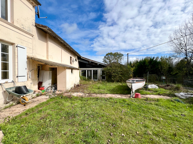 French property for sale in Saint-Savinien, Charente-Maritime - €162,000 - photo 5