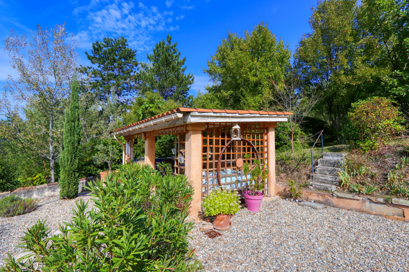French property for sale in Apt, Vaucluse - €585,000 - photo 2