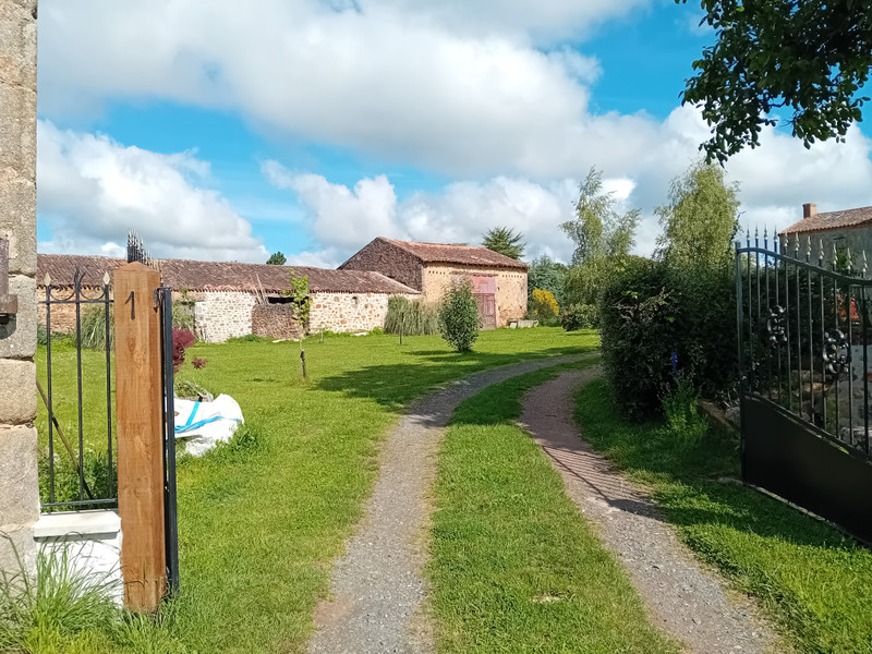 French property for sale in Sainte-Gemme, Deux-Sèvres - €302,659 - photo 1