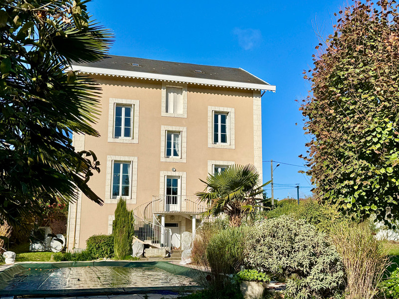 French property for sale in Montmoreau, Charente - €299,000 - photo 0