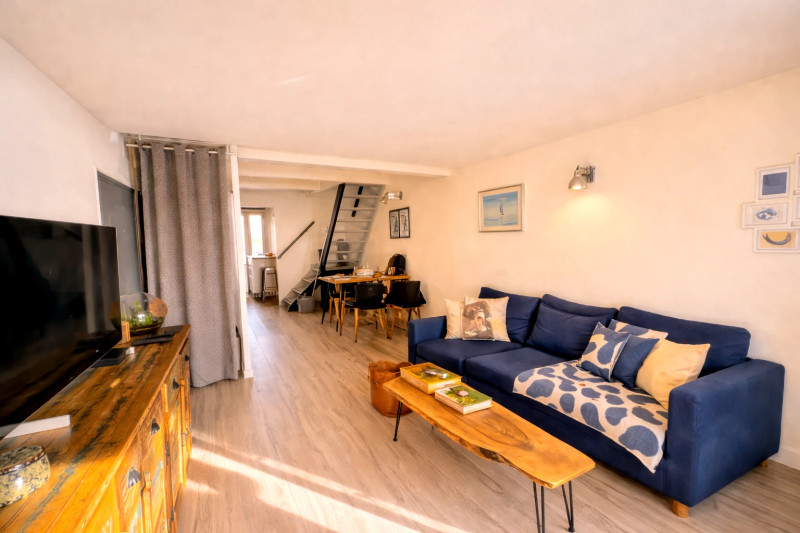 French property for sale in Bandol, Var - €590,000 - photo 2