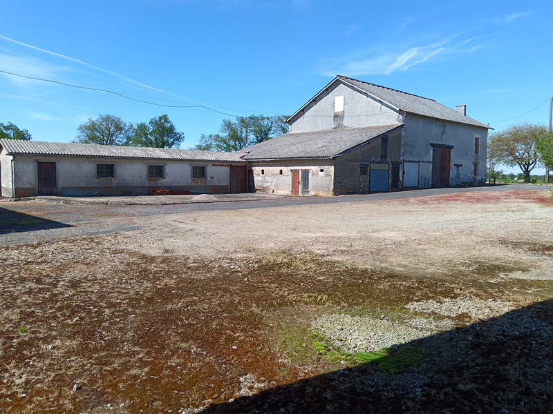Maison à vendre à Pressac, Vienne - 88.000 € - photo 1