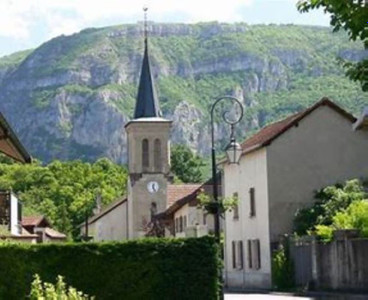 French property for sale in Archamps, Haute-Savoie - €466,000 - photo 2