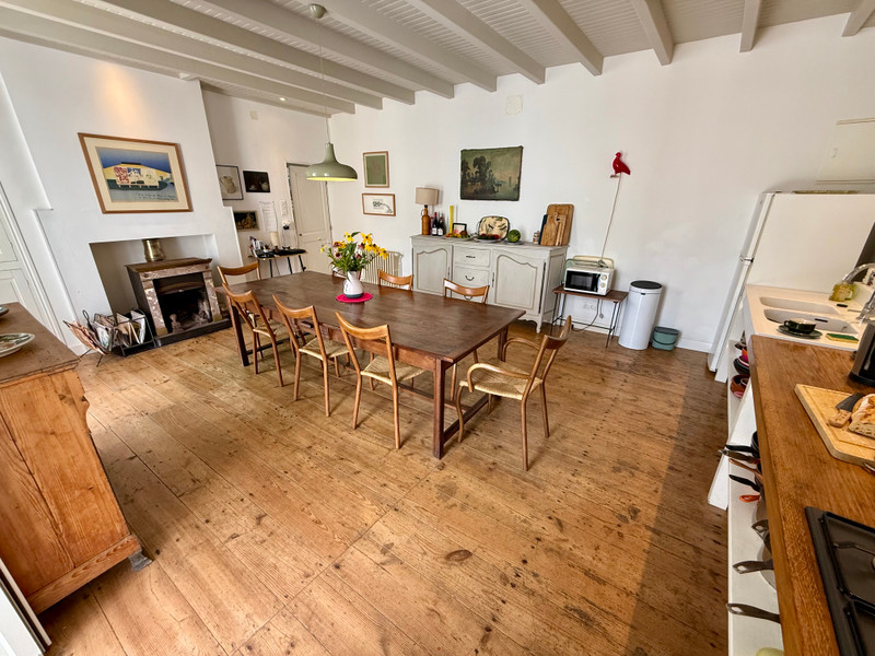 French property for sale in Neuvicq-le-Château, Charente-Maritime - €449,440 - photo 3