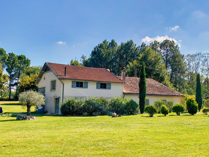 Maison à vendre à Lauzun, Lot-et-Garonne - 370 000 € - photo 1 Maison à vendre à Lauzun, Lot-et-Garonne - 370 000 € - photo 1