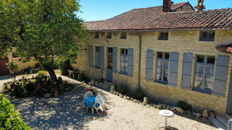 French property for sale in Salles-de-Villefagnan, Charente - €172,800 - photo 9