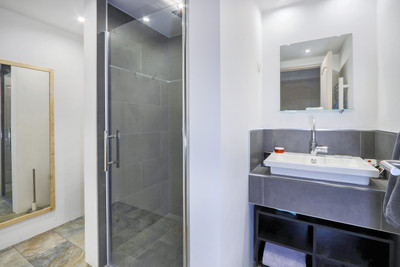 French property for sale in Caseneuve, Vaucluse - €550,000 - photo 6