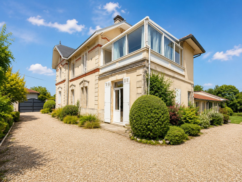 French property for sale in Saint-Christoly-de-Blaye, Gironde - €477,000 - photo 11