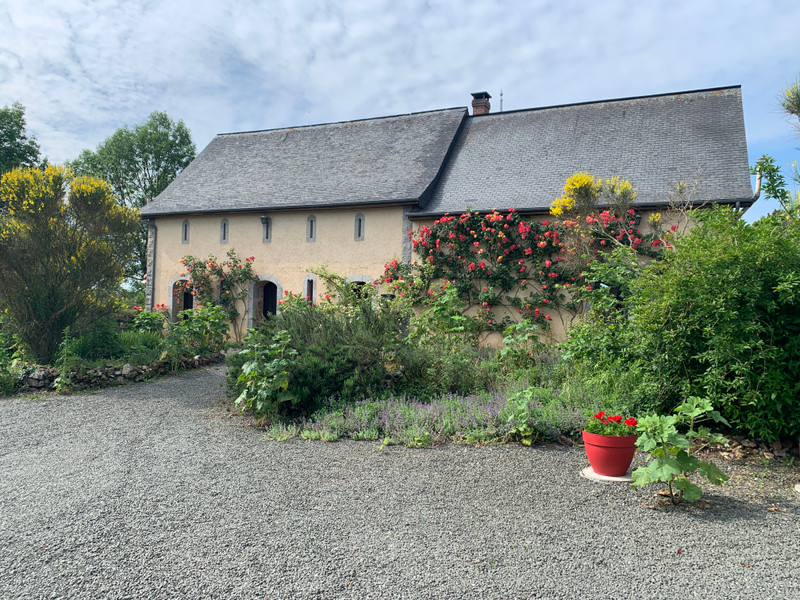 French property for sale in Saint-Pierre-sur-Erve, Mayenne - &#8364;850,000 - photo 2