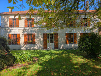 Maison à vendre à Le Pin, Charente-Maritime - 214.000 € - photo 1