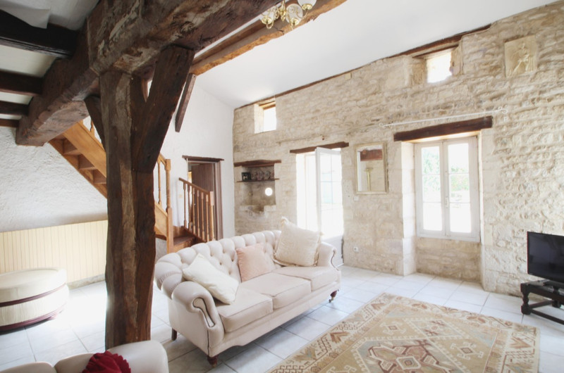 French property for sale in Fontaine-Chalendray, Charente-Maritime - €162,000 - photo 3