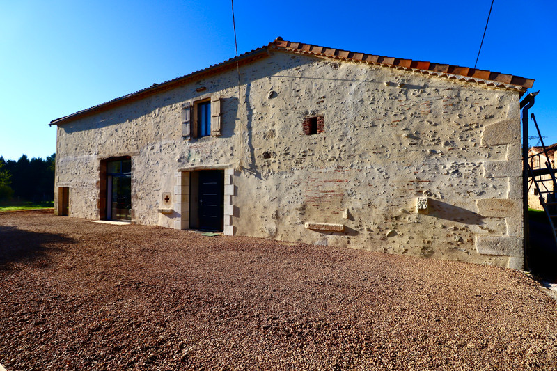 French property for sale in Écuras, Charente - €397,050 - photo 4
