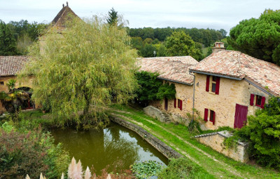 French property for sale in Biron, Dordogne - €694,000 - photo 2