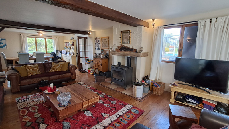 French property for sale in Cherval, Dordogne - €299,999 - photo 4