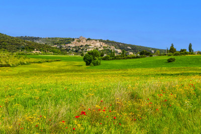 Maison à vendre à Simiane-la-Rotonde, Alpes-de-Haute-Provence, PACA, avec Leggett Immobilier