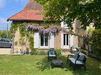 Maison à vendre à Chezal-Benoît, Cher - 136.250 € - photo 1